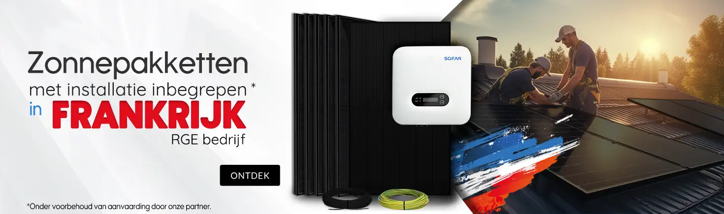 Installatie van zonnepanelen in Frankrijk met mensen die panelen op een dak installeren zonnepanelenkit met installatie inbegrepen en Franse vlag